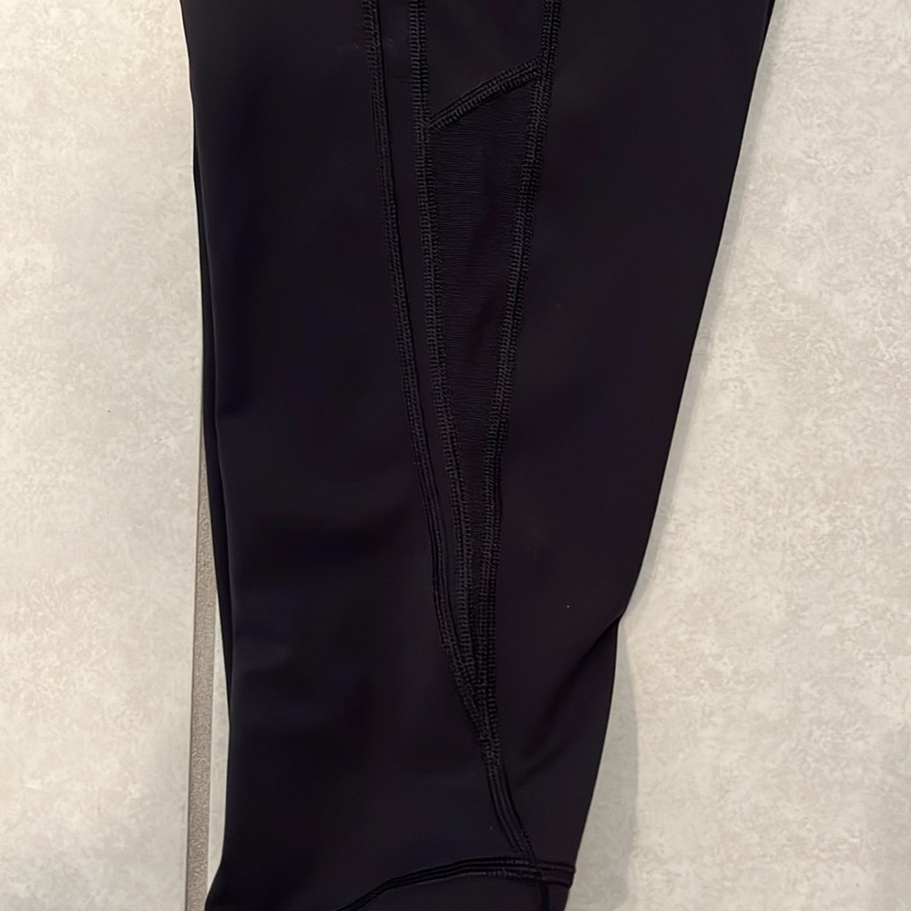 Lululemon women’s crop leggings - Picture 9 of 10